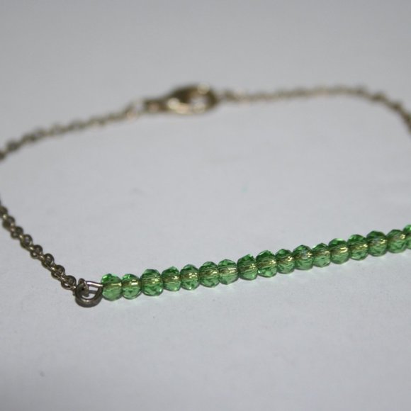 Vintagejelyfish Jewelry - Beautiful gold and peridot green beaded bar bracelet 8"